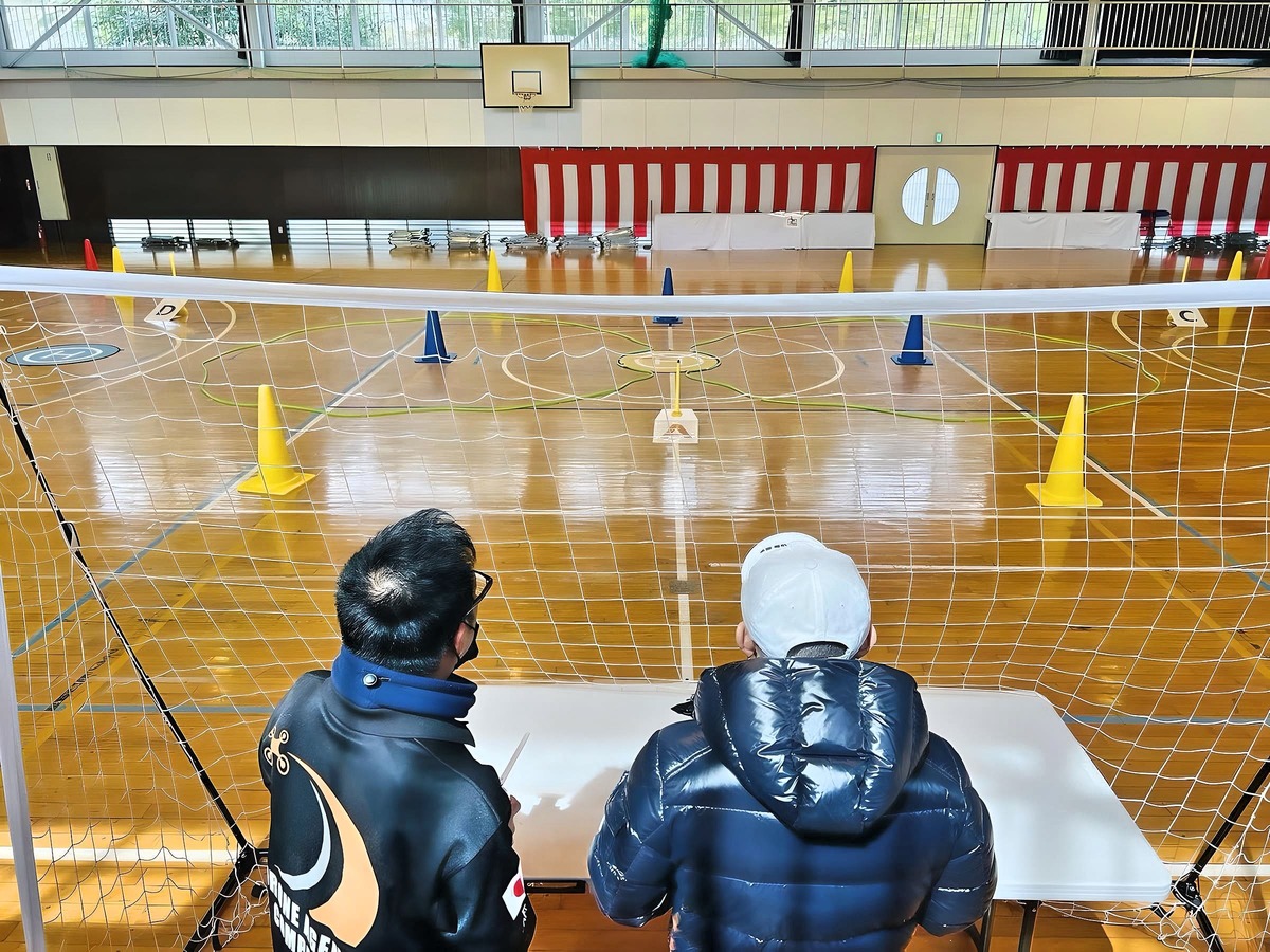 基本操舵はホバリングです。10秒静止します