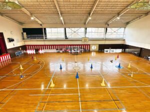 屋内訓練場。天井高、飛行面積とも余裕があります