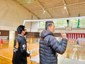 「周辺状況の目視確認」前後左右上下を指差確認