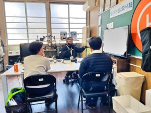 「二等座学」ドローンとは。法規制から電波法等々