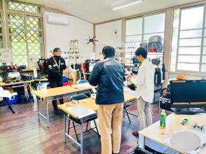 「飛行前点検」模擬訓練中。これより実技に入ります