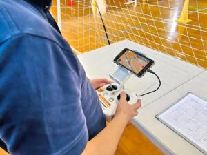 「目視外飛行訓練」カメラを下方に向けモニター飛行