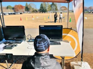 「フライトシュミレーター」操縦訓練中