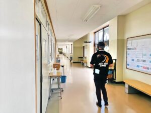 構内をグルリと撮影。ドローン目線は一味違います