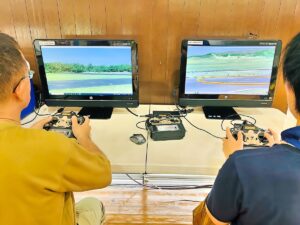 左は二等、右は一等シュミレーター操舵訓練