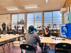 一等候補生には、室内訓練用として操舵練習機を提供