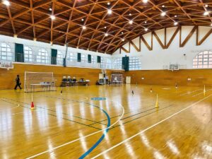 飛行訓練会場となる屋内体育館。デカくて綺麗です
