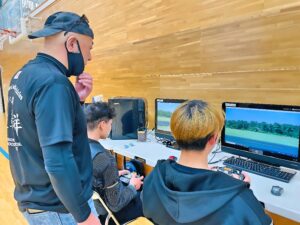 フライトシュミレーターはサークルが中心に展開