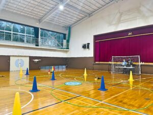 「実技審査」高度1.5mを維持。8の字飛行を2周