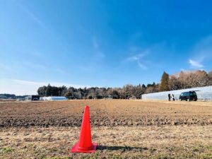 1haの広大な圃場を活用して空中散布飛行訓練です