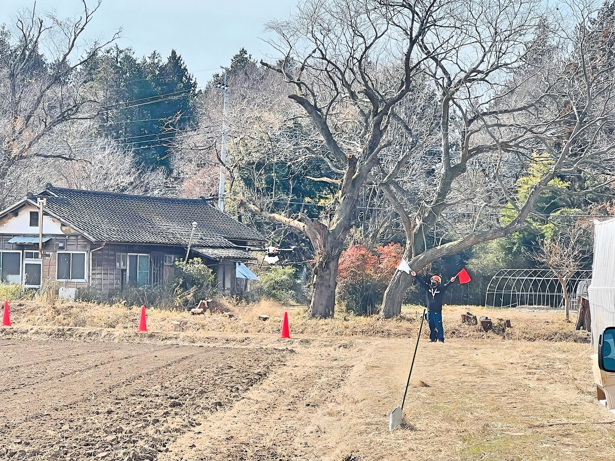 周囲に危険を及ぼさないよう補助者を配置します