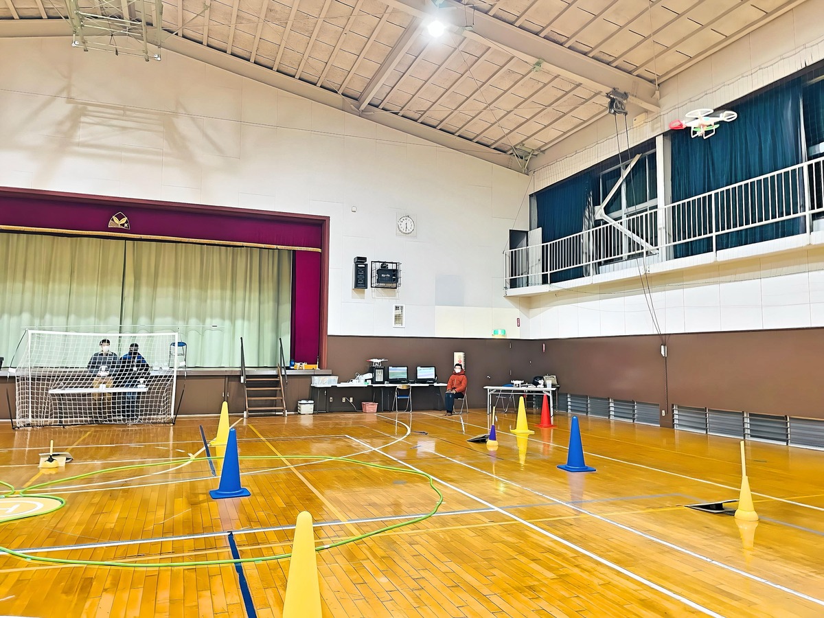 「実技審査」高度3.5mスクエア飛行(四角)