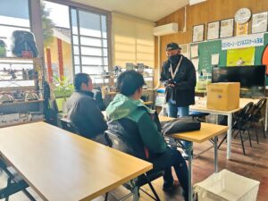 飛行訓練前ブリーフィング。各自課題や安全対策など共有