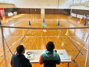 高度1.5mの8の字飛行です。難関飛行です