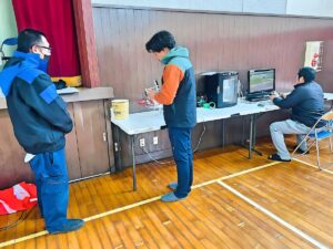 修検前想定訓練。飛行前点検中、本番さながらです