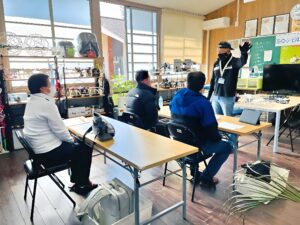 飛行訓練前ブリーフィング、本日の予定、各候補生の課題を確認