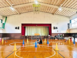 広々とした屋内訓練場。2コート設営可能です