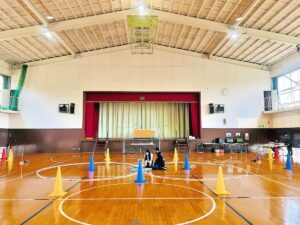 広々とした屋内訓練場。2コート設営可能です