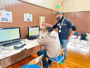 一等は当て舵飛行は不可欠。逆に舵を当てる事で機体停止します