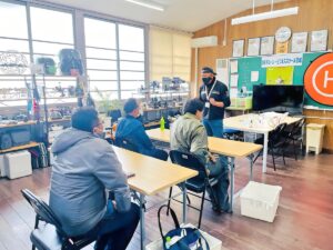 飛行訓練前ブリーフィング。各自の課題と注意事項共有