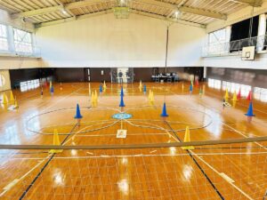 屋内訓練場2コート設営。手前が二等。屋外一等訓練　