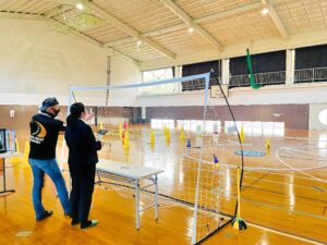 ドローンの特性など各方向に飛行させ指で覚えていただきます