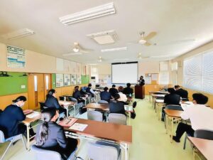 JA14名の初日。座学・法規から農業分野に至る講義
