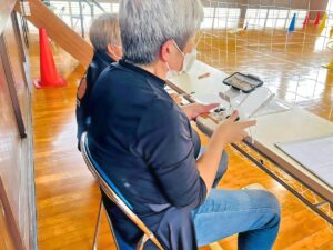 着座しての飛行訓練です。年齢関係なく飛行は可能です