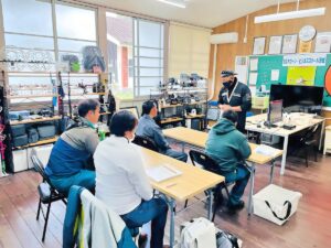 飛行前ブリーフィング。各自の課題から注意事項を共有