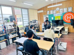 飛行前ブリーフィング。修検について説明しながら留意事項の共有