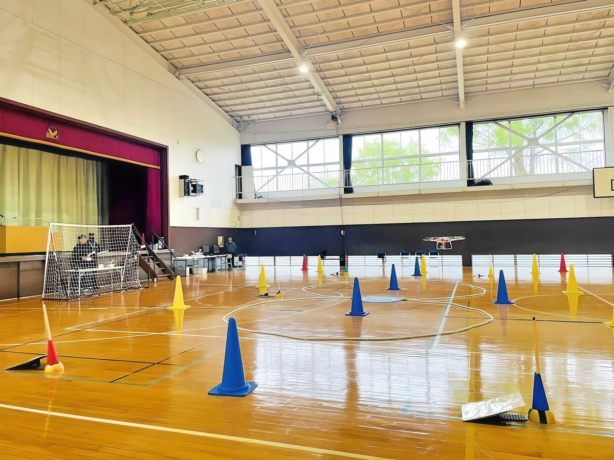 「実技審査」高度1.5m8の字飛行2周。最も難操舵