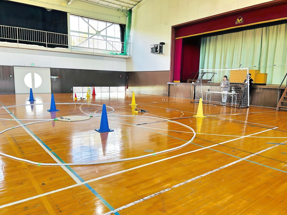 「実技審査」高度1.5m8の字飛行2周。最も難操舵