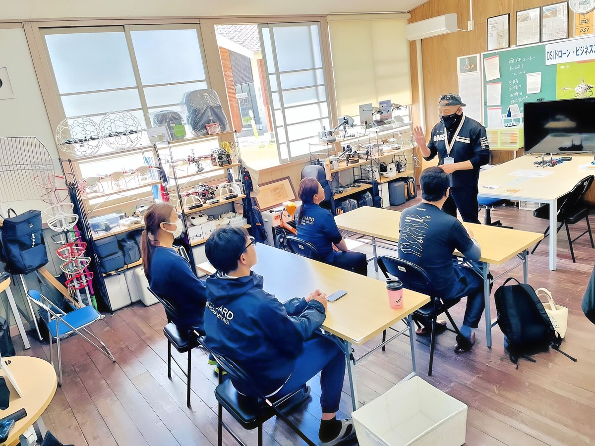 飛行前ブリーフィング。飛行前心得、注意事項など共有