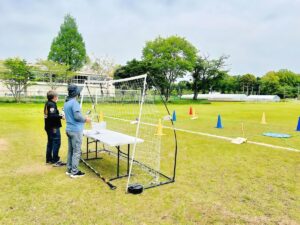 Kさんは仕上げ。この風速をいかに捌くか見せ場です
