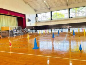 「実技審査」高度1.5m8の字飛行2周。最も難操舵