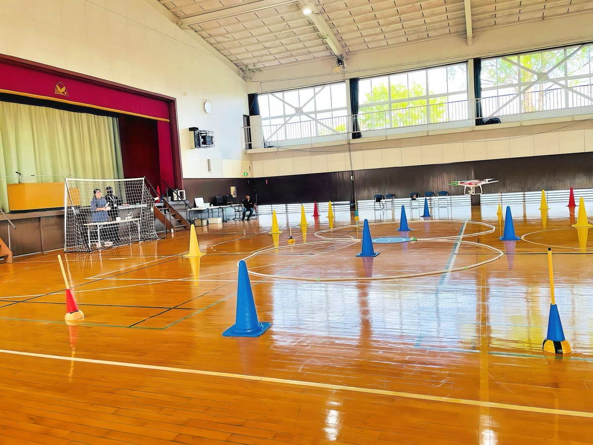 「実技審査」高度1.5m8の字飛行2周。最も難操舵