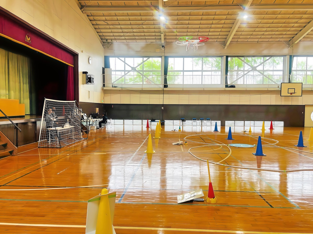 十時飛行から四角飛行へ。側面飛行は最も難操舵の一つ