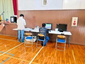 指導ほったらかす山﨑指導員。腕がうずいたのでしょう