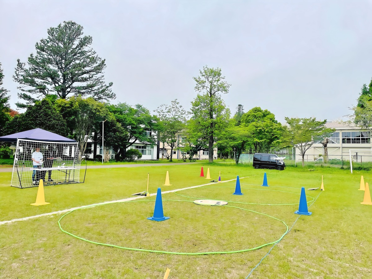 「実技審査」高度1.5m8の字飛行及び緊急着陸