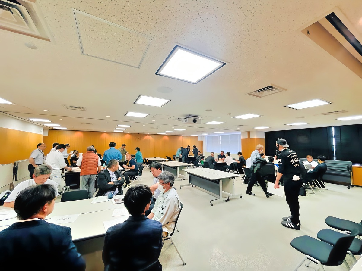 ビジネス交流会開始。流れを説明しています