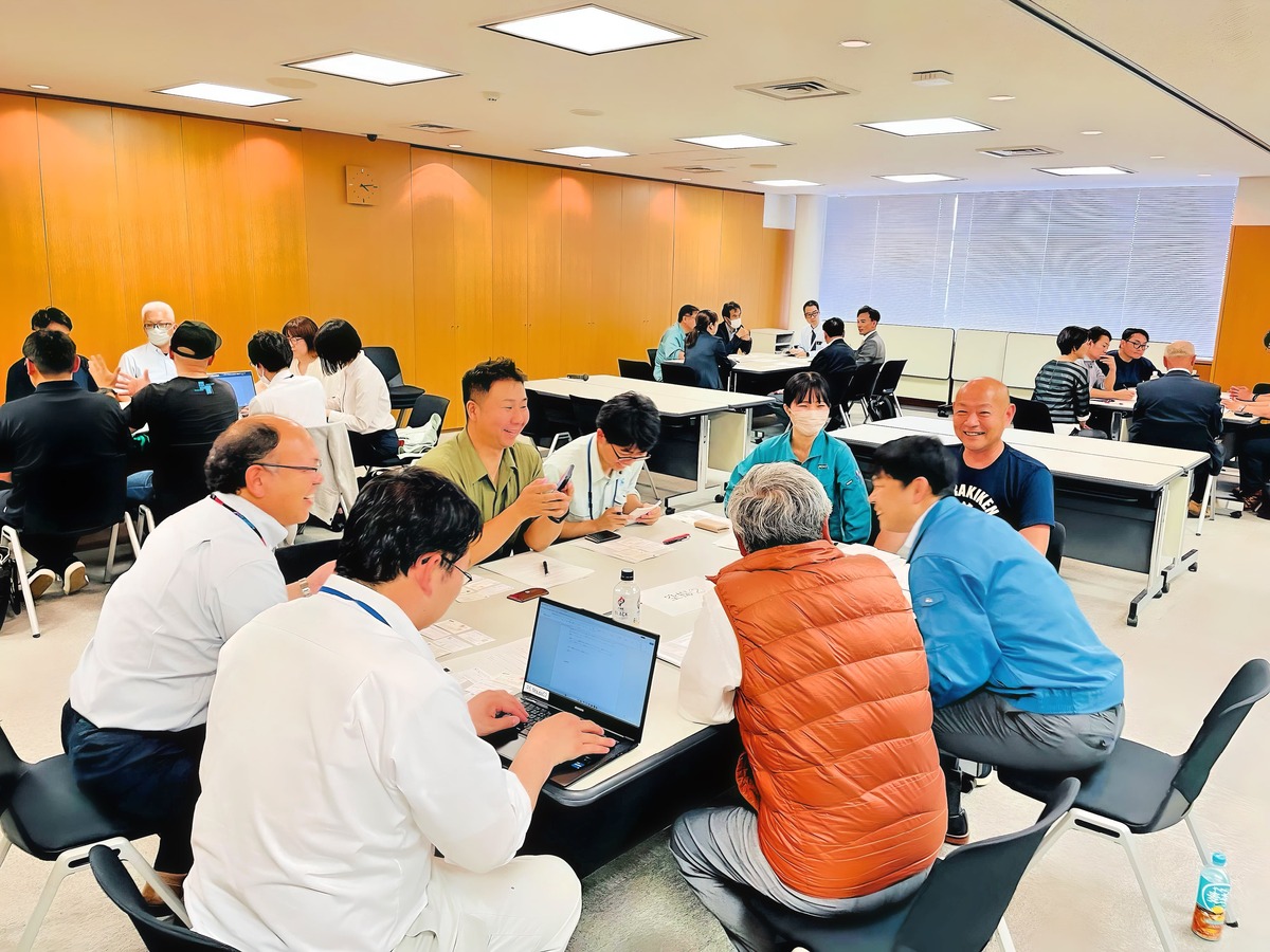 議論ではなく、意見を出し合い互いの考え方の違いを共有します