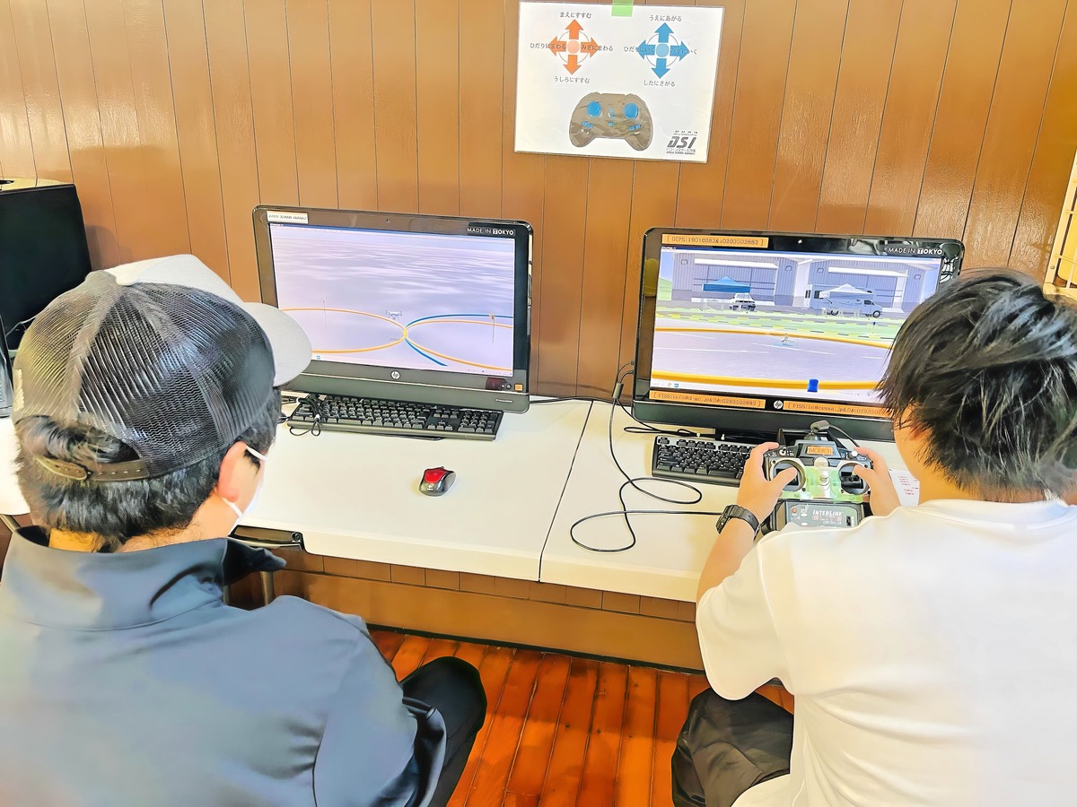 シュミレーターでサークル系を集中操舵。難操舵です