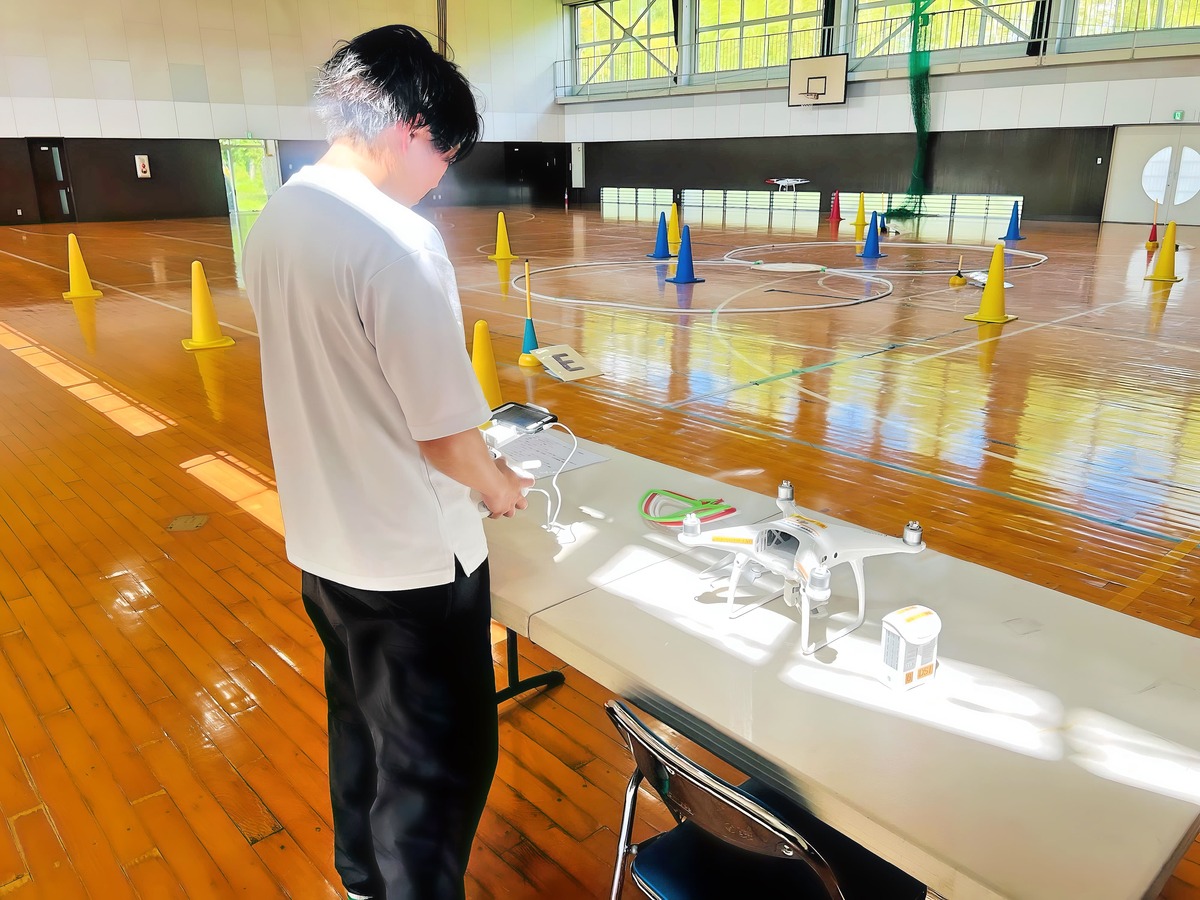 「飛行前後点検」専用ブースで重複訓練します