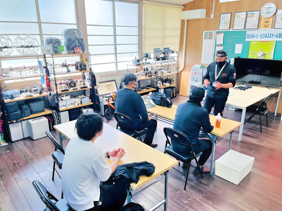飛行訓練前ブリーフィング。予定、安全、課題と情報を共有