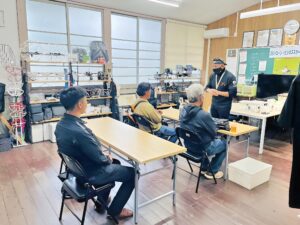 飛行前ブリーフィング。この時間はとても大切で候補生の調子を確認します