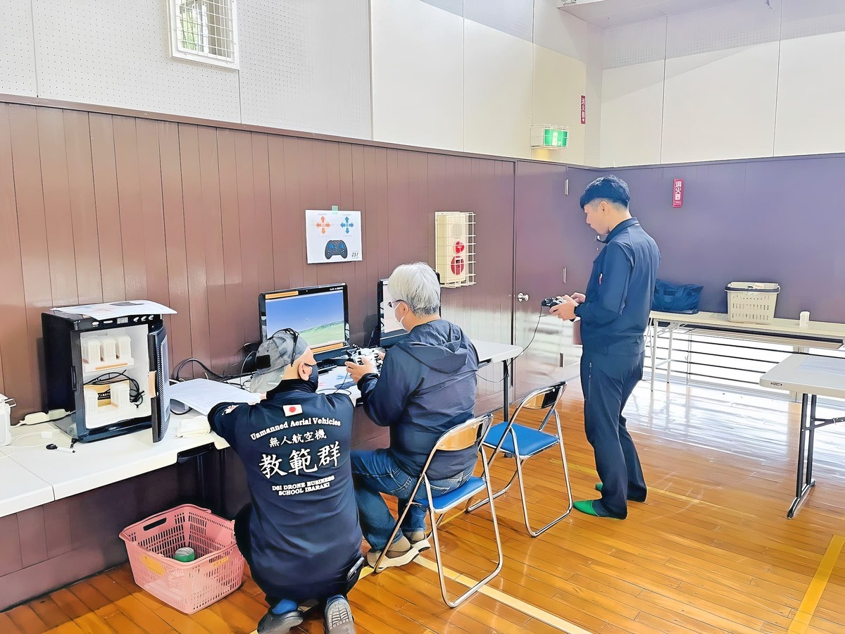 初学者に多いのは過入力。ドローンは1mm2mmです