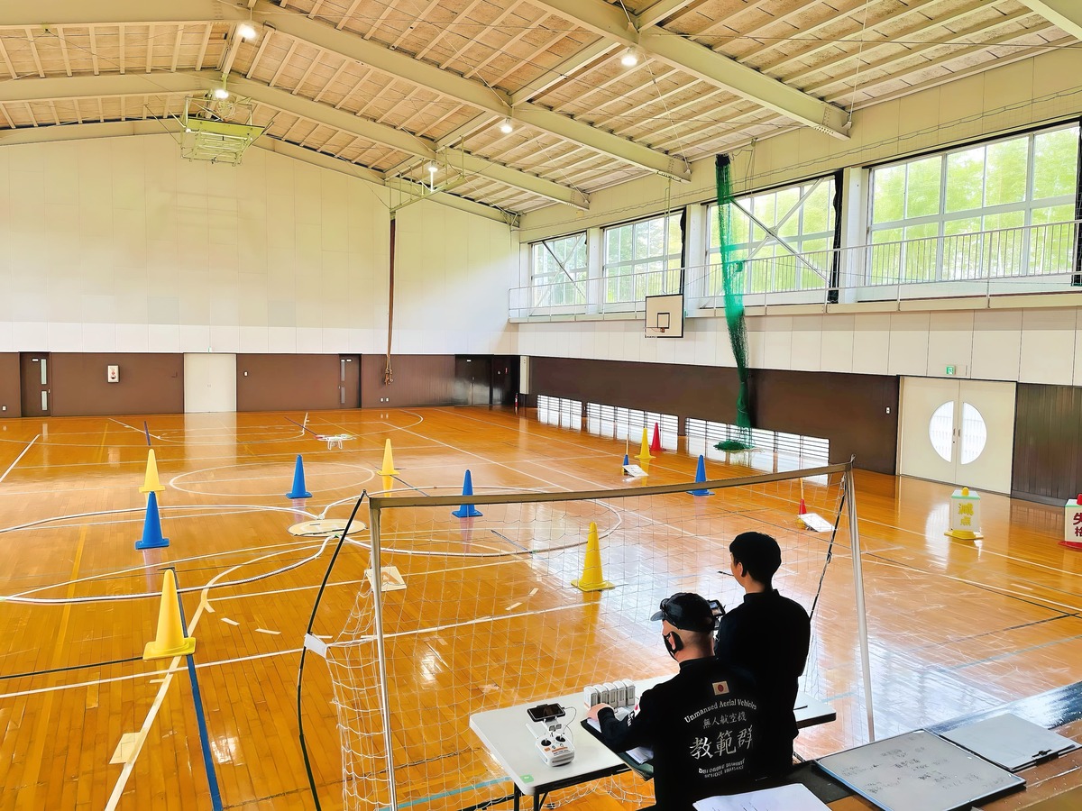 「飛行前点検」高度1.5m四操舵及びカメラ起動確認