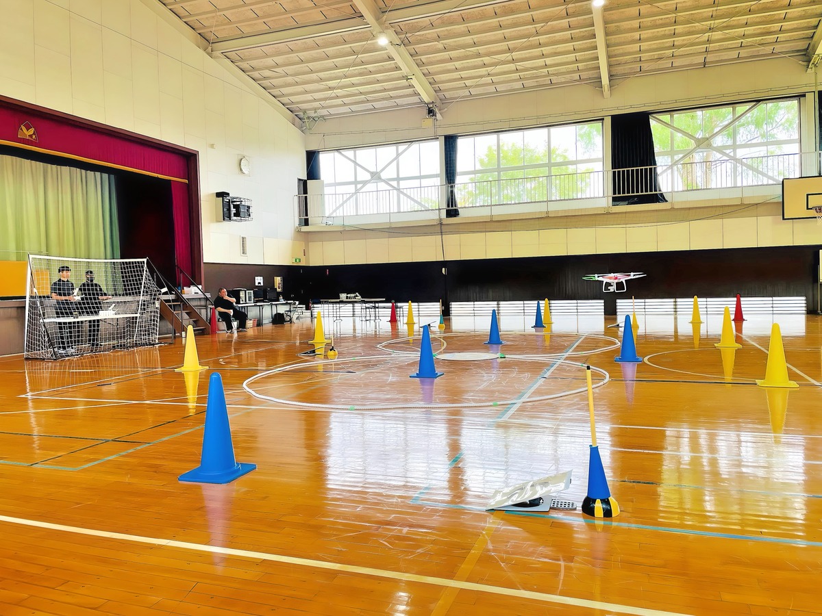 「実技審査」高度1.5m8の字飛行2周。最も難操舵
