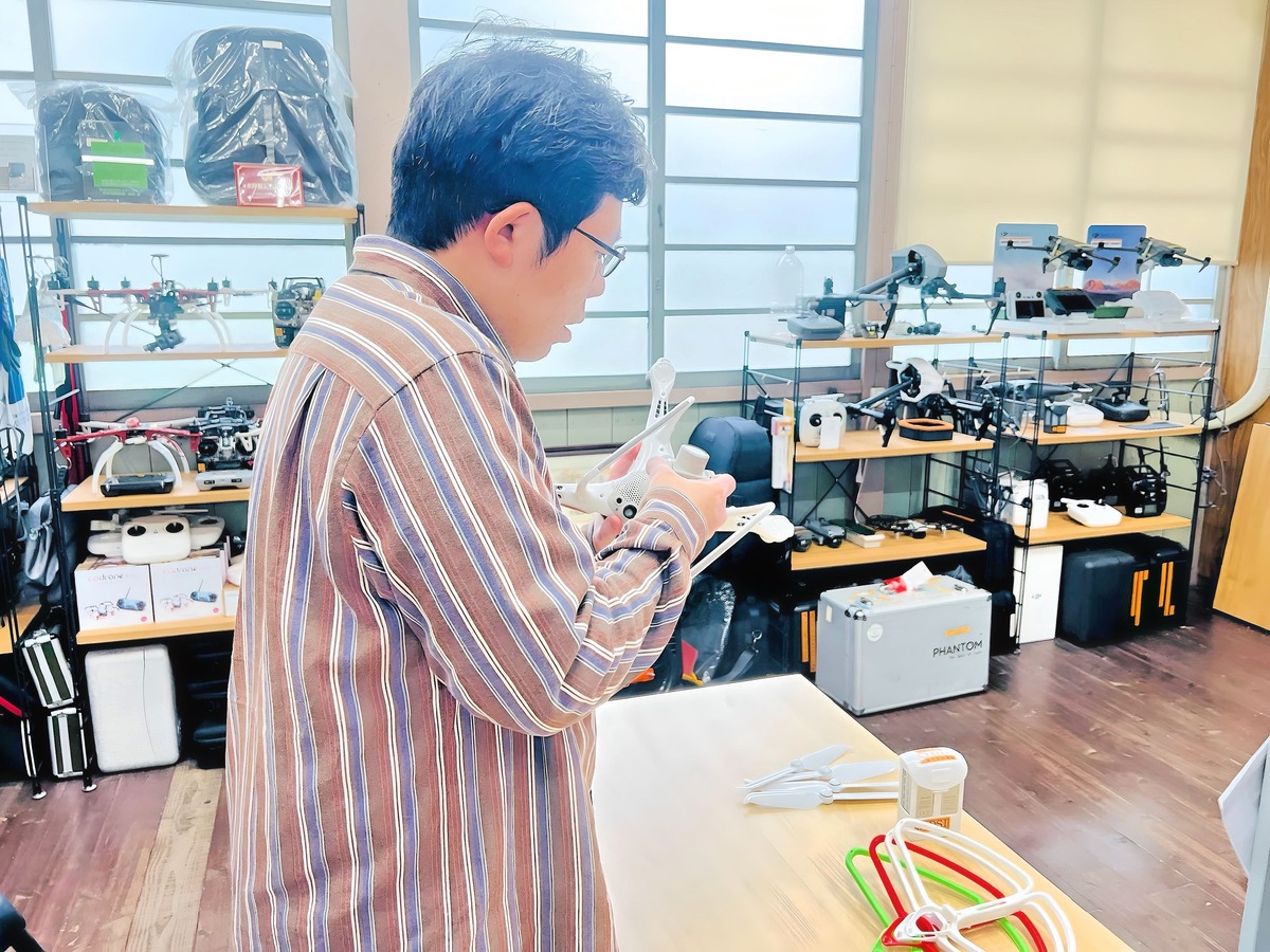 「飛行前点検」一個一個目視緩衝点検して行きます
