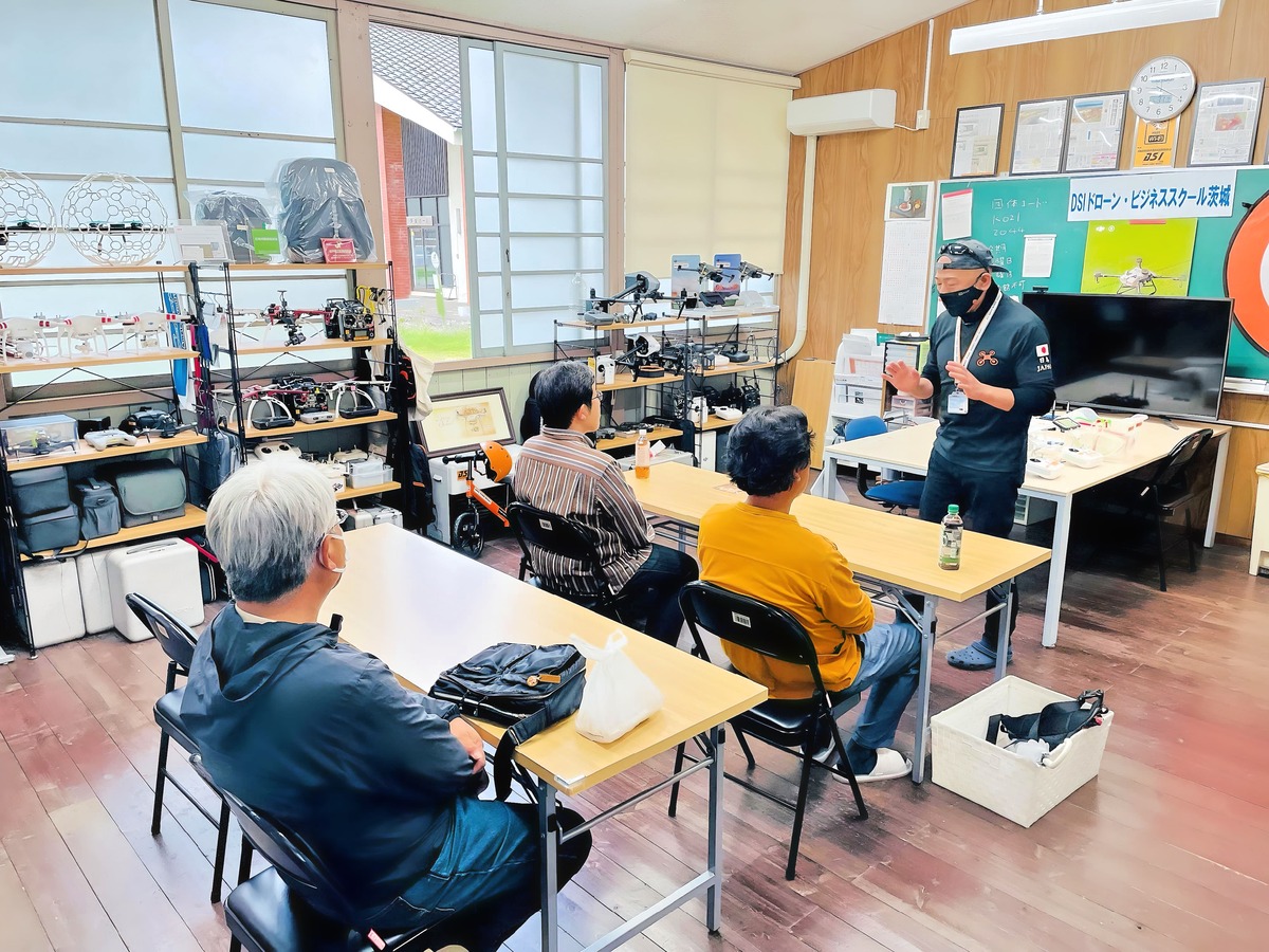 飛行前ブリーフィング。安全や飛行注意点など多岐を渡る情報共有